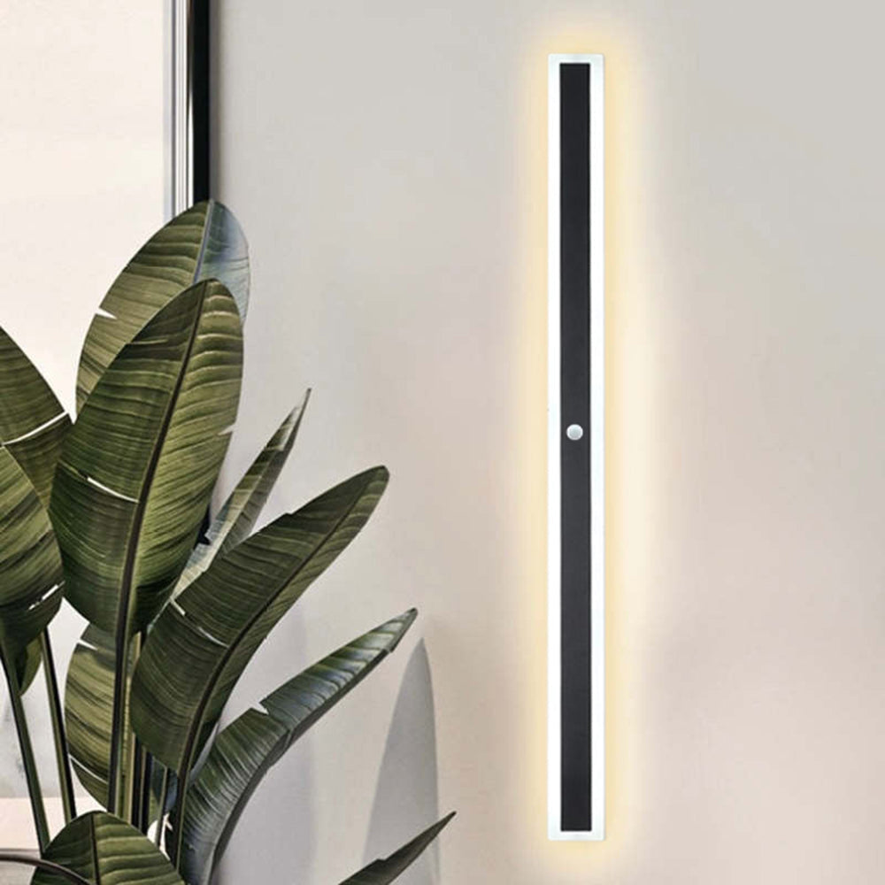 Vynn Series | Outdoor Wall Lamp with Transparent Acrylic Pane | Weather-Resistant Design for Timeless Elegance 13