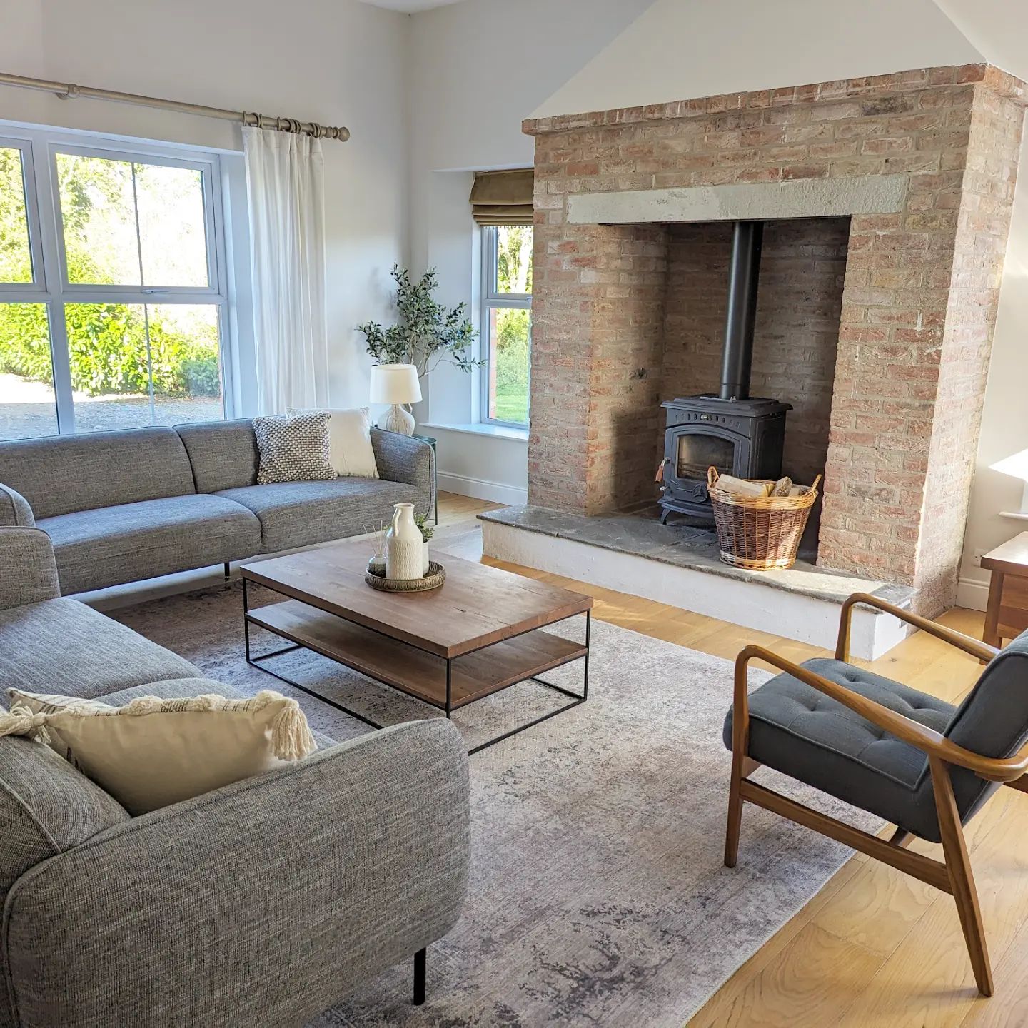 Fleur Collection | Washable Rug with Distressed Design | Eco-Friendly for Timeless Elegance 1