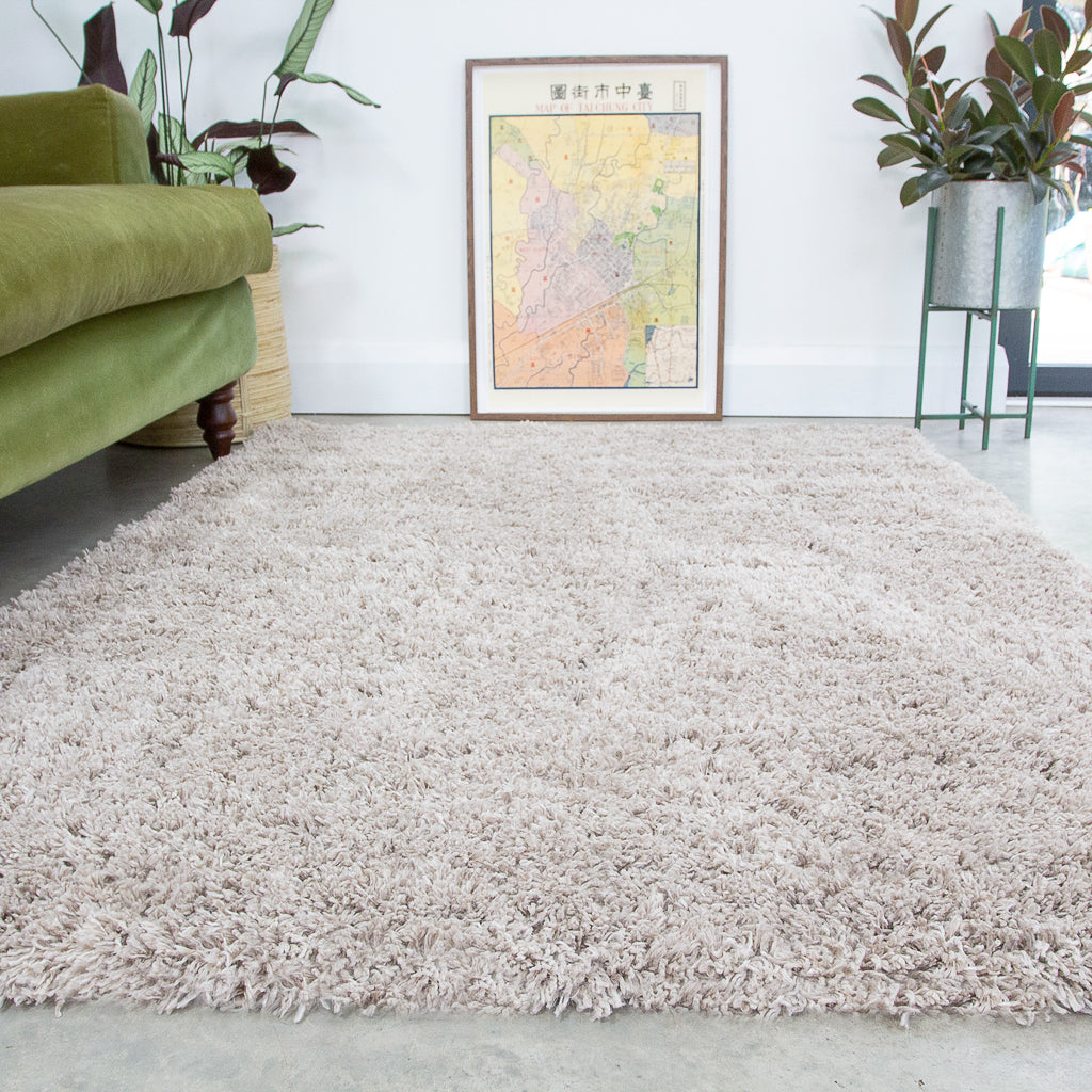 Shaggy Beige Area Rug with Luxurious Texture | Versatile Design for Home Comfort 0